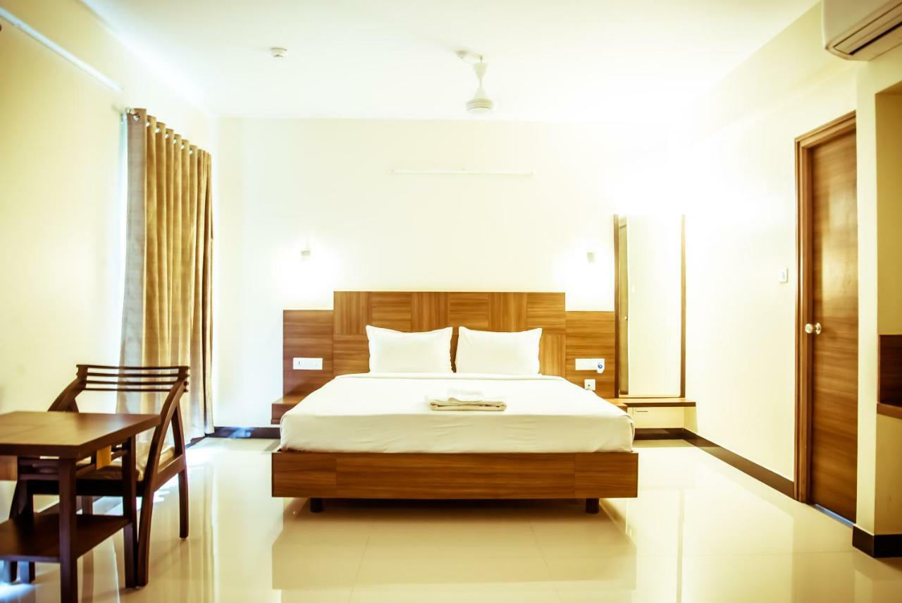 Hotel The Pioneer à Visakhapatnam Extérieur photo