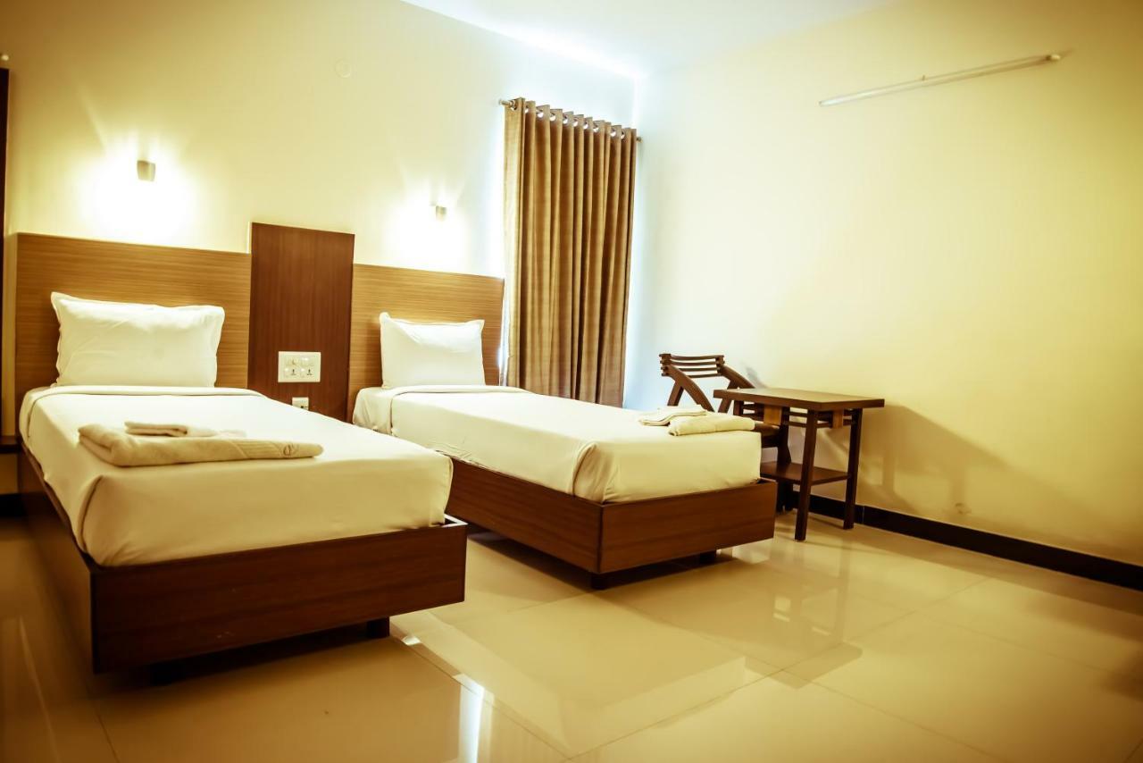 Hotel The Pioneer à Visakhapatnam Extérieur photo