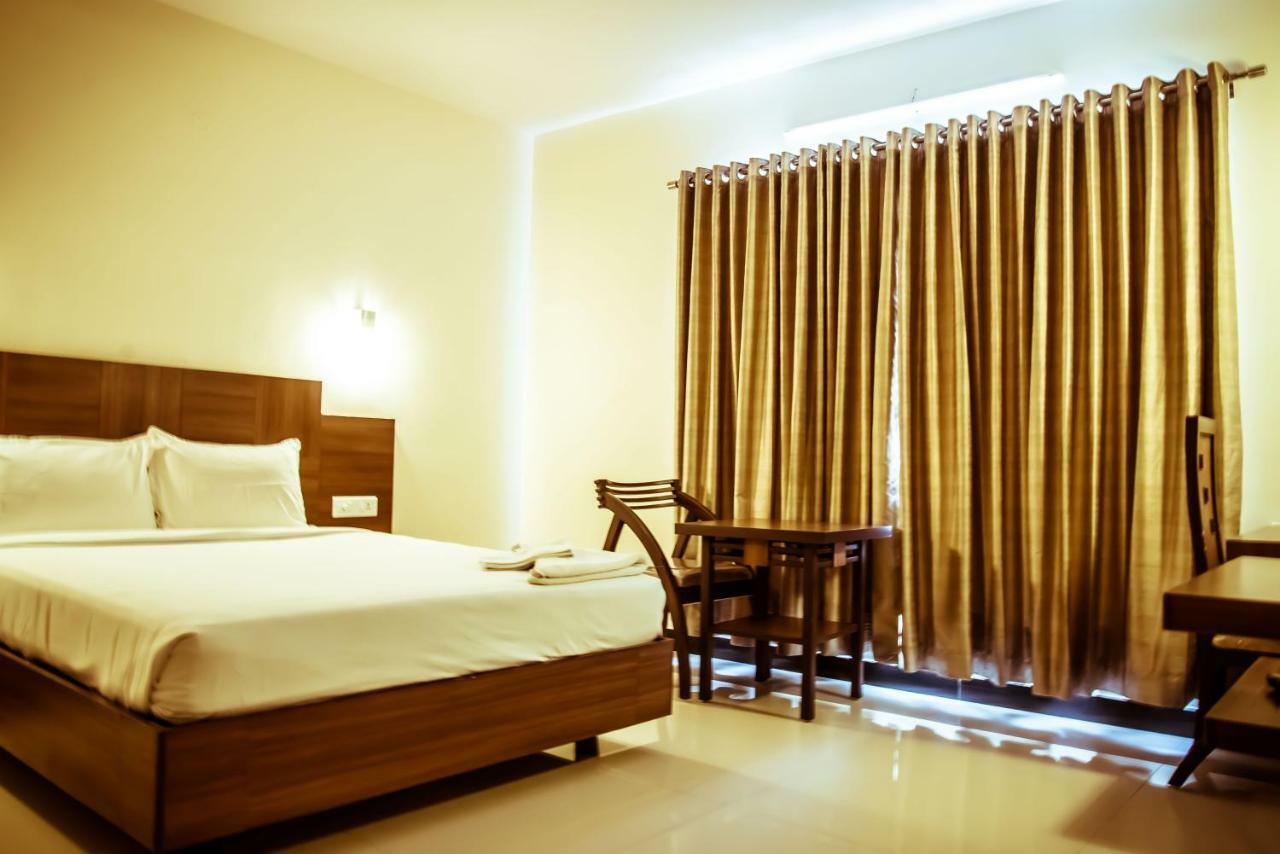 Hotel The Pioneer à Visakhapatnam Extérieur photo