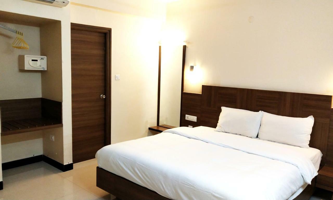 Hotel The Pioneer à Visakhapatnam Extérieur photo