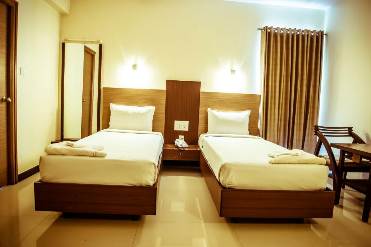 Hotel The Pioneer à Visakhapatnam Extérieur photo