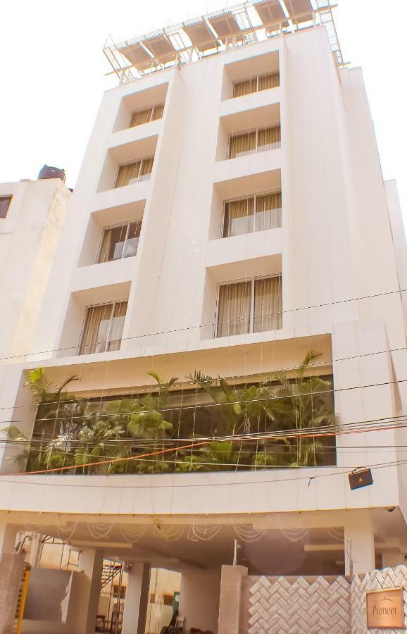 Hotel The Pioneer à Visakhapatnam Extérieur photo