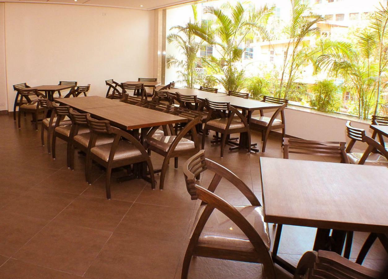 Hotel The Pioneer à Visakhapatnam Extérieur photo